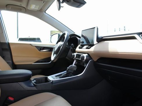 Used 2023 Toyota RAV4 XLE Premium image 21