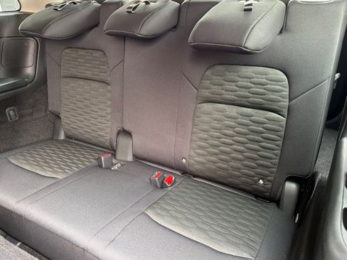 Used 2024 Nissan Pathfinder SV AWD/4WD image 17
