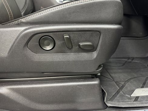 Used 2024 Chevrolet Silverado 1500 High Country w/ High Country Premium Package image 19