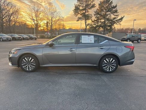 Used 2025 Nissan Altima 2.5 SV image 14