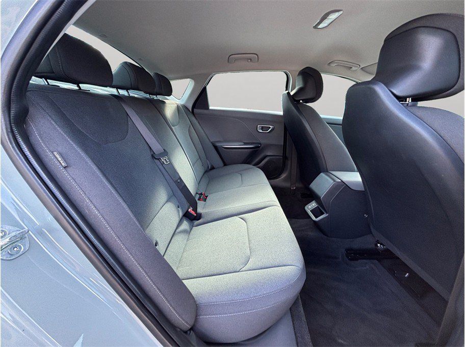 Used 2025 Kia K4 FWD image 35