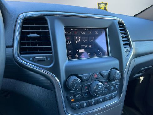 Used 2021 Jeep Grand Cherokee Laredo w/ Security & Convenience Group image 14