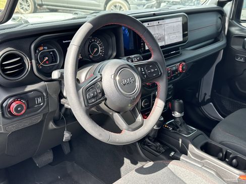 Used 2024 Jeep Wrangler Unlimited Rubicon w/ XTREMEE 35" Tire Package image 20