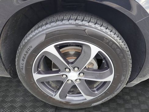 Used 2020 Buick Enclave Essence w/ Sport Touring Edition image 17