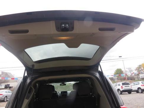 Used 2019 Dodge Grand Caravan SXT image 21