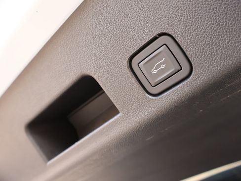 New 2026 Chevrolet Traverse LT w/ LPO, Floor Liner Package FWD image 22