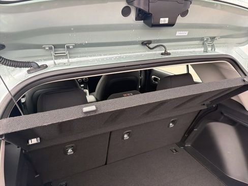 Certified 2025 Hyundai Venue SE image 33