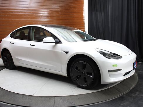 Used 2023 Tesla Model 3 Standard Range image 8