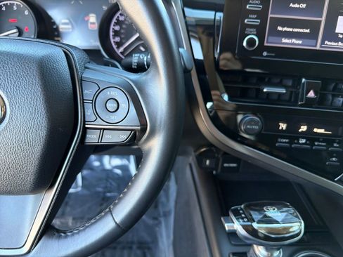 Used 2021 Toyota Camry SE image 16