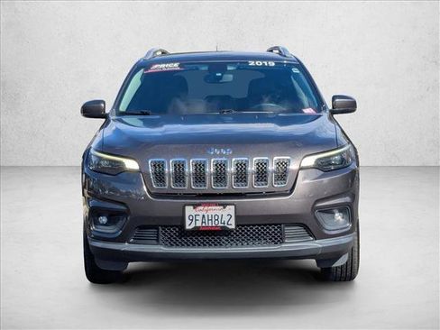 Used 2019 Jeep Cherokee Latitude Plus w/ Comfort/Convenience Group image 2