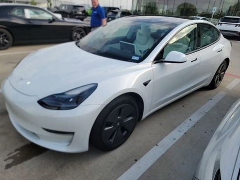 Used 2021 Tesla Model 3 Standard Range Plus image 1