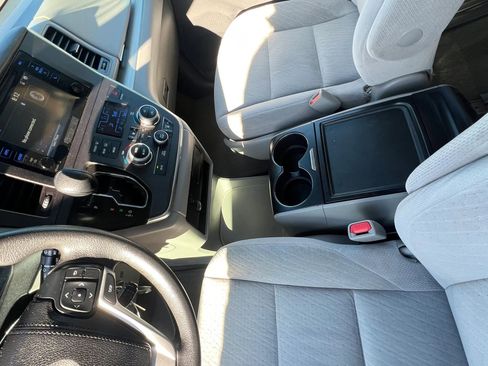 Used 2015 Toyota Sienna LE image 24