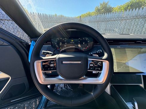 New 2025 Land Rover Range Rover Long Wheelbase SE image 10
