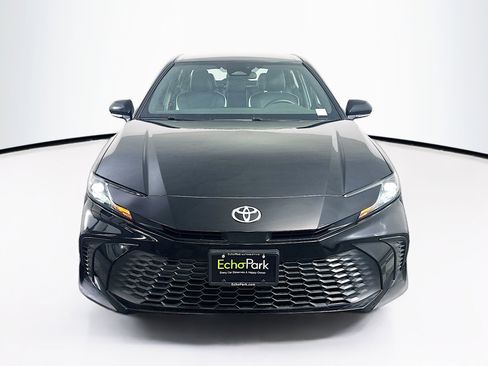 Used 2025 Toyota Camry SE image 2