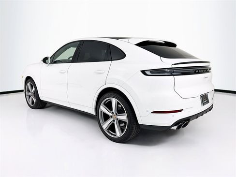 New 2025 Porsche Cayenne Coupe image 3