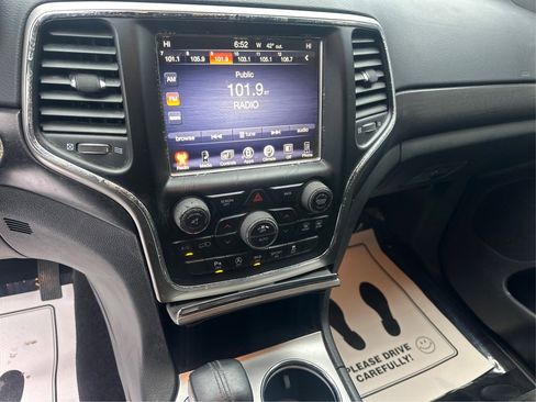 Used 2017 Jeep Grand Cherokee Altitude image 23