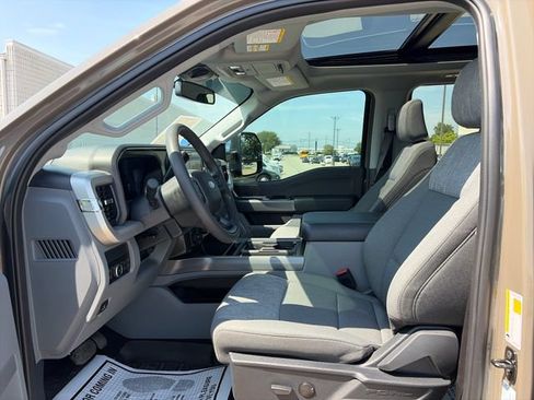 Used 2026 Ford F350 XLT w/ XLT Premium Package AWD/4WD image 7