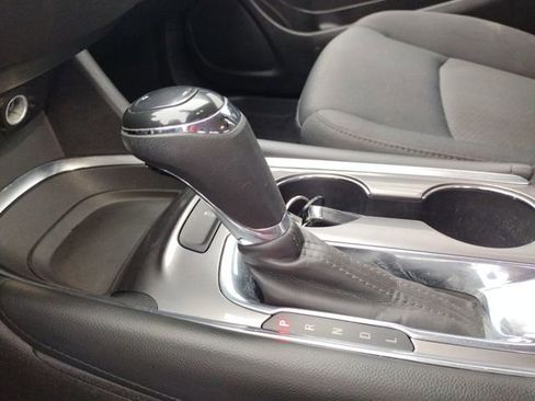 Used 2017 Chevrolet Malibu LT image 25