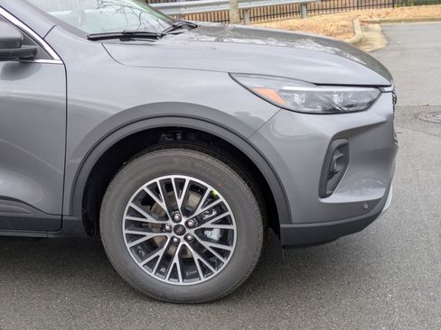 New 2026 Ford Escape SE w/ PHEV Premium Package FWD image 11