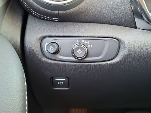 Used 2025 Chevrolet Blazer LT w/ Convenience Package image 17