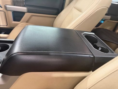 Used 2018 Ford F250 Lariat w/ Lariat Ultimate Package AWD/4WD image 32