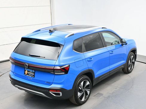Used 2025 Volkswagen Taos SE w/ Panoramic Sunroof Package image 30