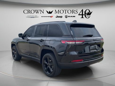 Used 2023 Jeep Grand Cherokee Limited w/ Black Appearance Package AWD/4WD image 7