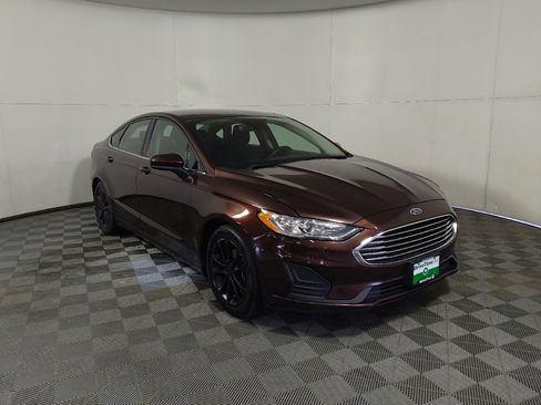 Used 2019 Ford Fusion SE FWD image 14