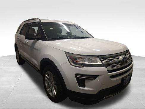 Used 2018 Ford Explorer XLT AWD/4WD image 5