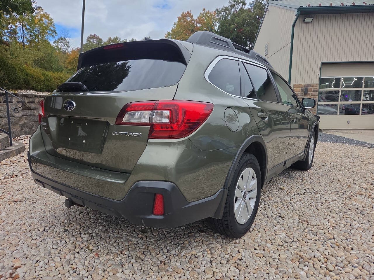 Used 2018 Subaru Outback 2.5i Premium AWD/4WD image 6