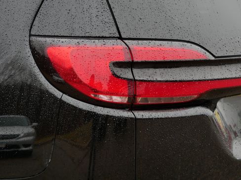 Certified 2024 Chrysler Pacifica Touring-L image 17