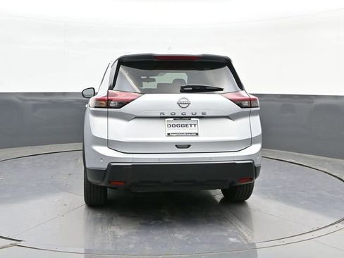 Used 2025 Nissan Rogue SV image 8