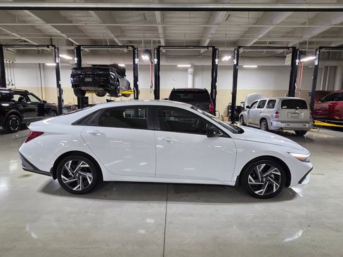 Certified 2025 Hyundai Elantra Sport FWD image 8