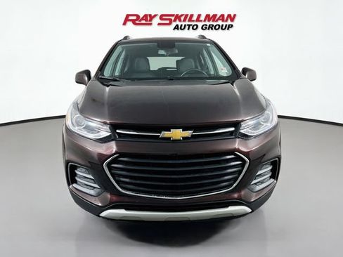 Used 2020 Chevrolet Trax LT w/ LT Convenience Package FWD image 2