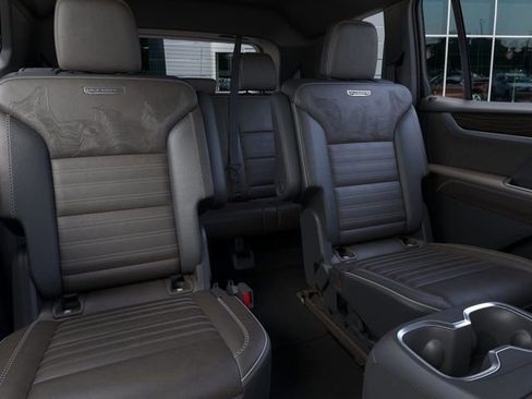 New 2026 GMC Acadia Denali Ultimate w/ LPO, Floor Liner Package AWD/4WD image 17