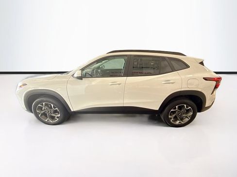 Used 2024 Chevrolet Trax LT FWD image 9