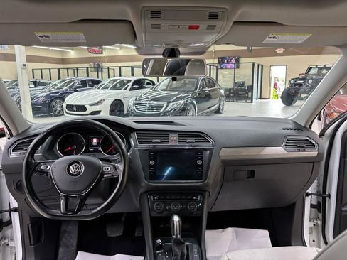 Used 2018 Volkswagen Tiguan SEL FWD image 19