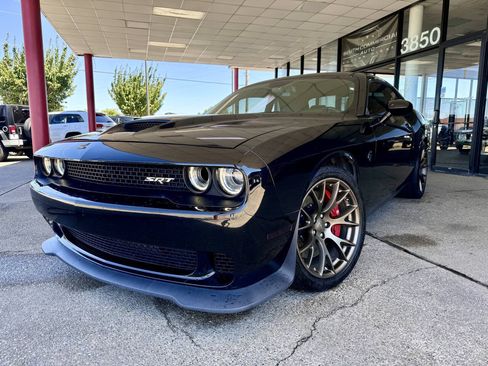 Used 2016 Dodge Challenger SRT Hellcat RWD image 1