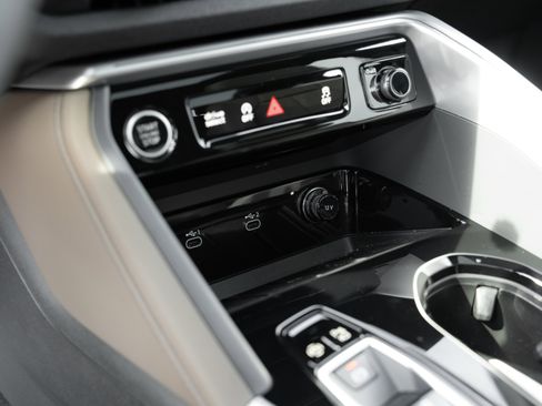 Certified 2025 Audi Q5 Premium w/ Convenience Package image 14