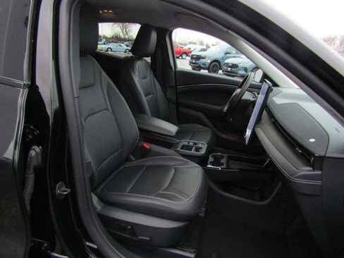 Used 2025 Ford Mustang Mach-E Premium image 34
