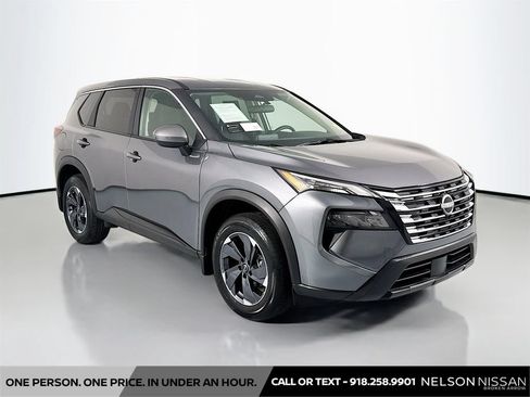 Certified 2025 Nissan Rogue SV FWD image 3