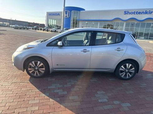 Used 2015 Nissan Leaf SL FWD image 5