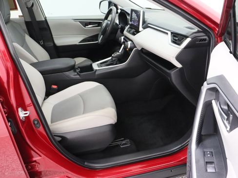Used 2024 Toyota RAV4 XLE Premium FWD image 38