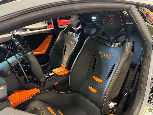 Used 2022 Lamborghini Huracan EVO RWD image 16