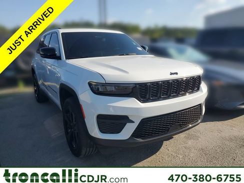 Used 2024 Jeep Grand Cherokee Altitude RWD image 1