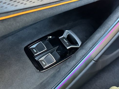 Used 2025 McLaren Artura Spider image 22