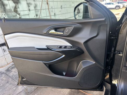 Used 2025 Chevrolet Trax LT image 20