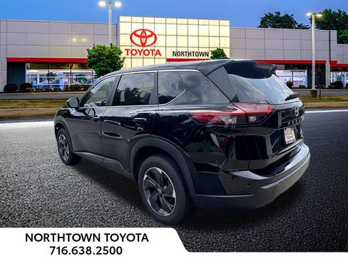 Used 2025 Nissan Rogue SV AWD/4WD image 4