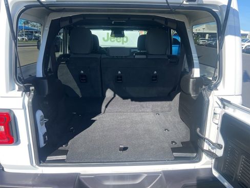 Used 2025 Jeep Wrangler Unlimited Sahara AWD/4WD image 40