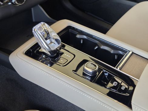 New 2026 Volvo XC90 B6 Plus image 21